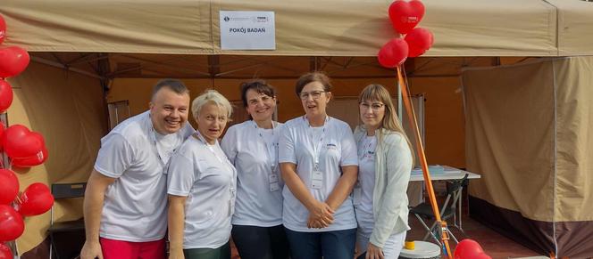 Siedlczanie chętnie korzystali z bezpłatnych badań, porad specjalistów i aktywności na świeżym powietrzu nad zalewem podczas "Pikniku dla serca"