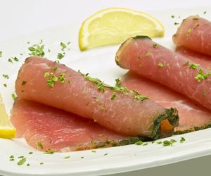 Schab suszony w piekarniku - przepis na domową wędlinę