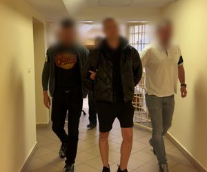22-latek z Warszawy wpadł z toną narkotyków. W mieszkaniu broń i maczeta