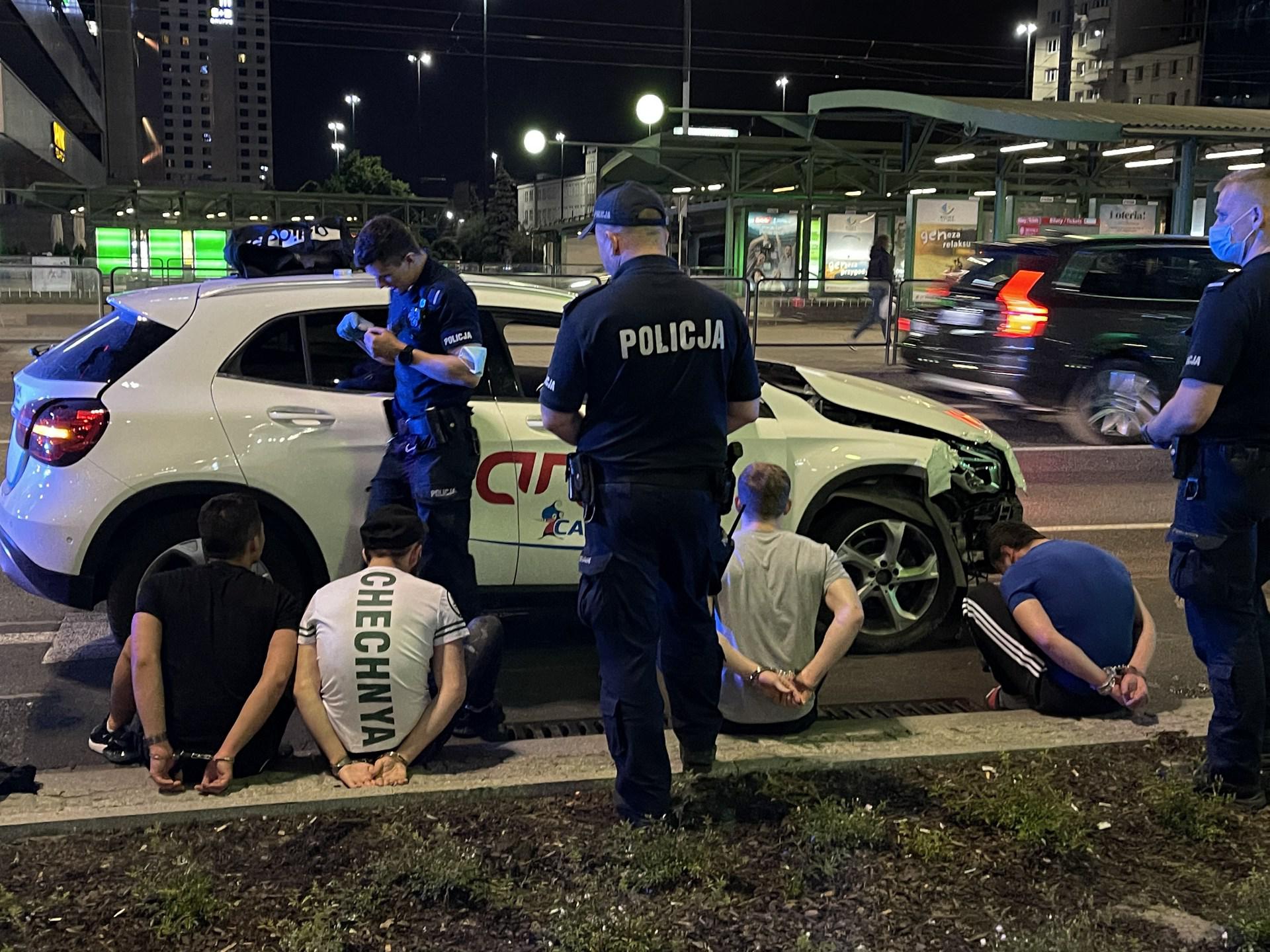 Nocny Pościg W Centrum Warszawy Luksusowy Mercedes Skasowany Policja Użyła Gazu ZdjĘcia 2791