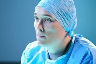 M jak miłość, odcinek 1837: Czarne chmury nad Olkiem w klinice. Matka jednej z pacjentek rzuci poważne oskarżenia