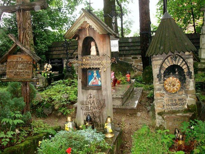 Groby znanych ludzi - gdzie się znajdują? Cmentarze, które warto odwiedzić
