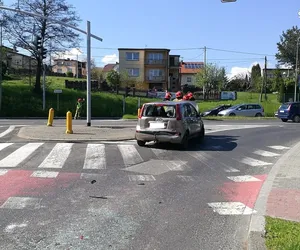 Wypadek w Jastrzębiu-Zdroju. Ciężarówka uderzyła w osobówkę