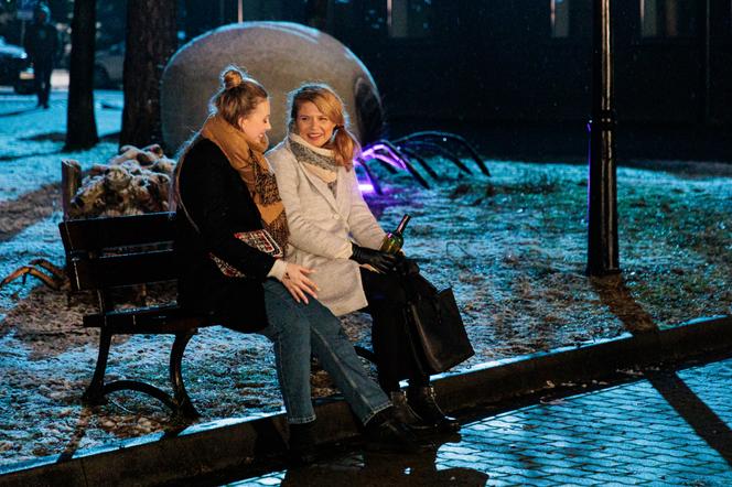 Na Wspólnej odc. 3457. Daria (Patrycja Topajew), Paulina (Marta Walesiak)