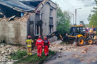 Wybuch gazu rozsadził dom. Poparzony mężczyzna w ciężkim stanie