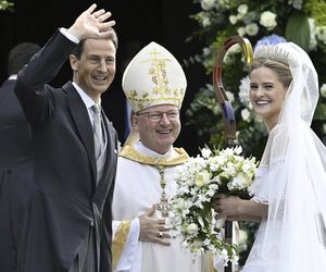 Królewska ceremonia pełna przepychu. Ślubna stylizacja Marii Karoliny podbija światowe media