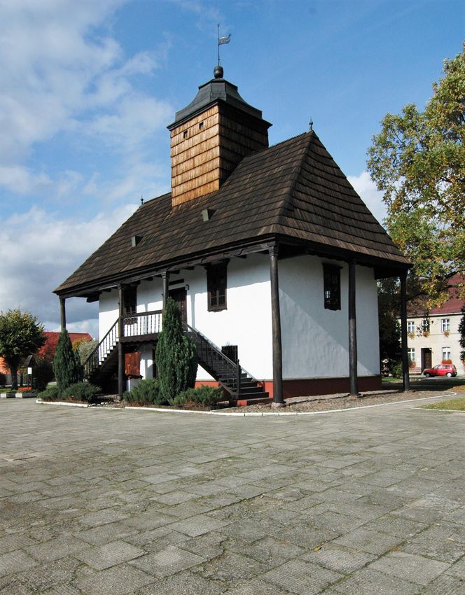 Zrębowy ratusz w Sulmierzycach