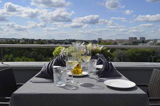 Na dachu, nad wodą czy z kotami? Oto TOP 8 restauracji w niezwykłych miejscach! [GALERIA]