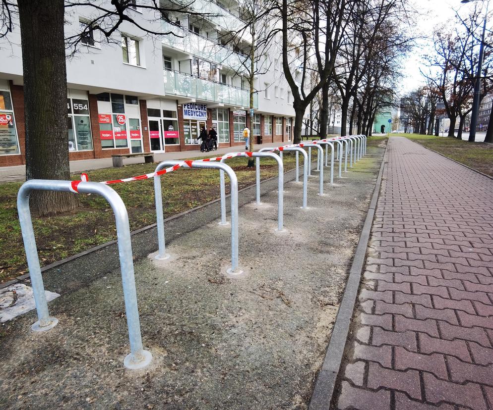 Montaż 3000 stojaków rowerowych w 300 punktach w Warszawie
