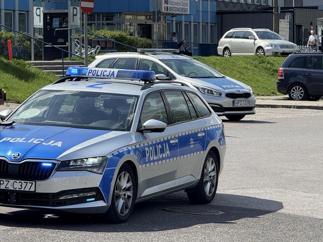 Kolizja na szpitalnym parkingu w Warszawie. Alkomat oszalał! Kierująca miała prawie 4 promile 