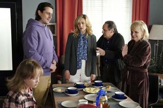 Barwy szczęścia odc. 2840. Herman (Maciej Raniszewski), Malwina (Joanna Gleń), Emilka (Jessica Frankiewicz), Małgorzata (Adrianna Biedrzyńska), Jerzy (Bronisław Wrocławski)