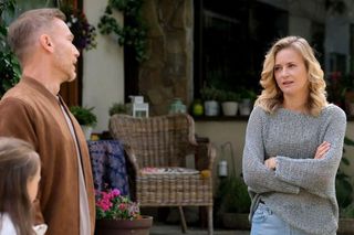 	M jak miłość odc. 1817. Julia (Marta Chodorowska), Nadia (Mira Fareniuk), Andrzej Budzyński (Krystian Wieczorek)