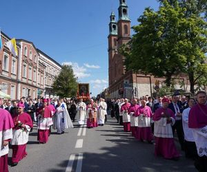 Pielgrzymka mężczyzn do Piekar Śląskich 2025. Tysiące wiernych na Kalwaryjskim Wzgórzu