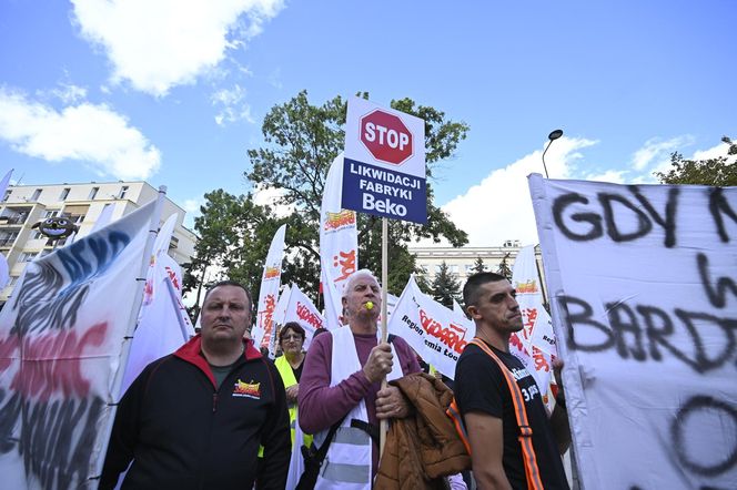 Protest pracowników pod ambasadą Turcji