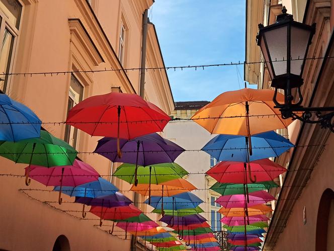 Tarnowskie Umbrella Sky na ul. Piekarskiej