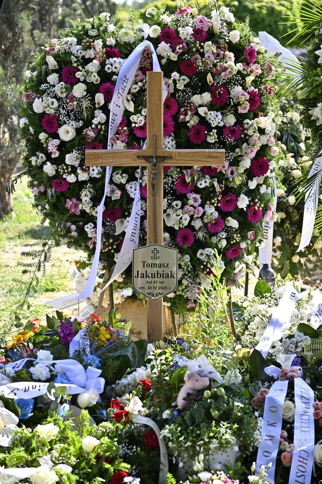 Tomasz Jakubiak - te przedmioty znalazły się w jego grobie