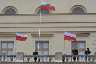 Lublin: Flaga miasta opuszczona do połowy masztu. W południe wybrzmiała „Cisza”