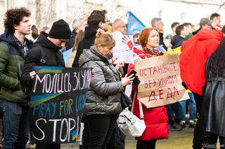  Kraków solidarny z Ukrainą. Setki osób przyszło na manifestację [Wojna na Ukrainie]