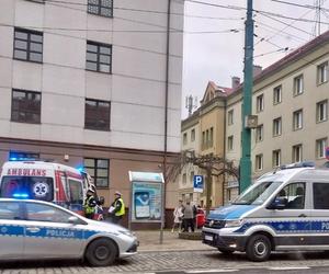 Autobus potrącił dziecko w Tychach. Dziewczynka została zabrana do szpitala