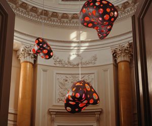 Rzeźbiarskie lampy znanych polskich artystów na jubileuszowej aukcji Przyjaciół Muzeum Narodowego w Warszawie