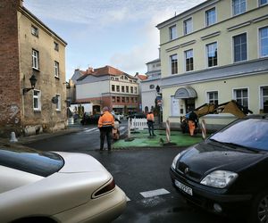 Zrywają asfalt na Wałowej