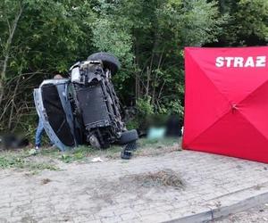 Dwie ofiary śmiertelne w wyniku zderzenia samochodu z autokarem