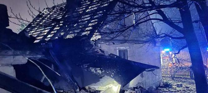 Dom byłego policjanta wyleciał w powietrze. Mężczyzna i jego żona są w ciężkim stanie