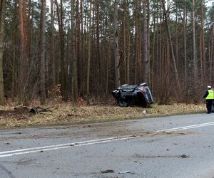 Demolka na skrzyżowaniu pod Świeciem! 45-latka zlekceważyła znak STOP i wjechał prosto w auto