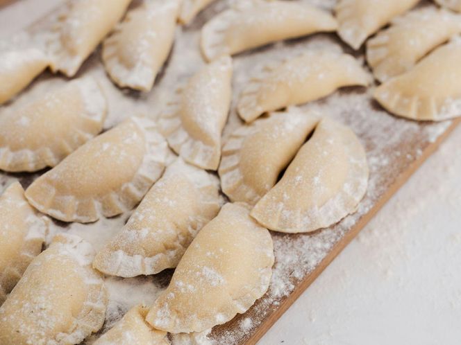 Pierogi królują na stole wigilijnym. Mało kto wie, jak je poprawnie jeść!