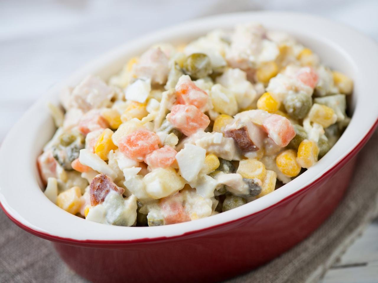 Sałatka generalska, czyli jarzynówka z suszonymi śliwkami