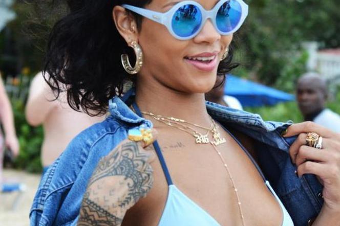 Rihanna w bikini: Takie Święta tylko na Barbados! :) ZDJĘCIA