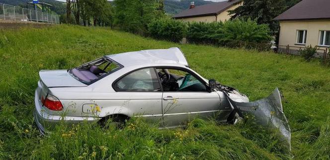 Powroźnik. To CUD, że kierowca przeżył ten wypadek! Samochód doszczętnie zniszczony