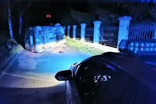 Kompletnie pijany uciekał przed policją. Uderzył w ogrodzenie [ZDJĘCIA] 