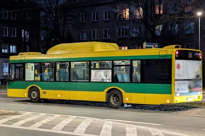 Ktoś strzelił do jadącego autobusu w Tychach. Policja prosi o pomoc w jego odnalezieniu