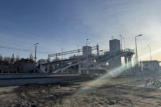 Nowa kładka nad torami przy stacji PKP Olszynka Grochowska (marzec 2025)