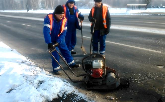 Dziury na łódzkich drogach. Jak starać się o odszkodowanie za zniszczone auto?