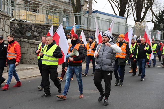 Protest rolników 20 marca w Lublinie. Przeszli ulicami miasta pod LUW