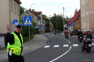 Żary. Ocalił grupę studentów, ale zginął w katastrofie helikoptera. Koledzy pamiętają o policjancie [ZDJĘCIA]