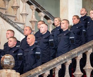 Nowi policjanci zasilili szeregi śląskiej policji! Wśród nich osiem policjantek