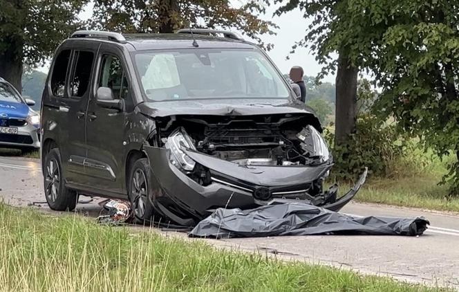 Tragedia pod Pruszkowem! Huknął motocyklem w osobówkę. Na ratunek nie było szans