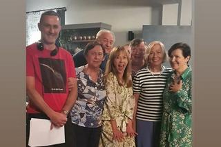 Na Wspólnej na planie. Honorata (Aleksandra Konieczna), Maria (Bożena Dykiel), Włodek (Mieczysław Hryniewicz), Helena (Małgorzata Peczyńska), Zbigniew Sokół (Wiesław Cichy), Wagnerowa (Katarzyna Ankudowicz)