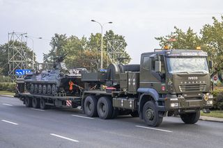 Kolumny wojskowe na drogach w całej Polsce. Ważny apel do kierowców
