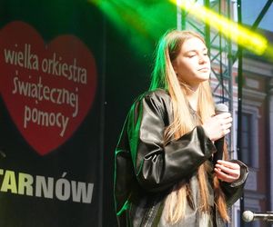 Na rynku w Tarnowie trwa koncert 33. Finału Wielkiej Orkiestry Świątecznej Pomocy. Tak bawią się mieszkańcy miasta