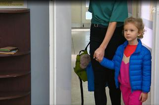 Barwy szczęścia, odc. 2242: Maja (Pola Żak)< opiekunka Mai (Joanna Krawczyk)