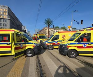 „Otworzyłam oczy, wszyscy leżeli na ziemi”. Szokująca relacja pasażerki. Zderzenie tramwajów w centrum stolicy