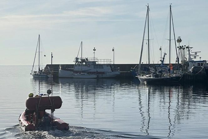 Akcja poszukiwawcza za zaginionym żeglarzem. Znaleziono pusty jacht [ZDJĘCIA]