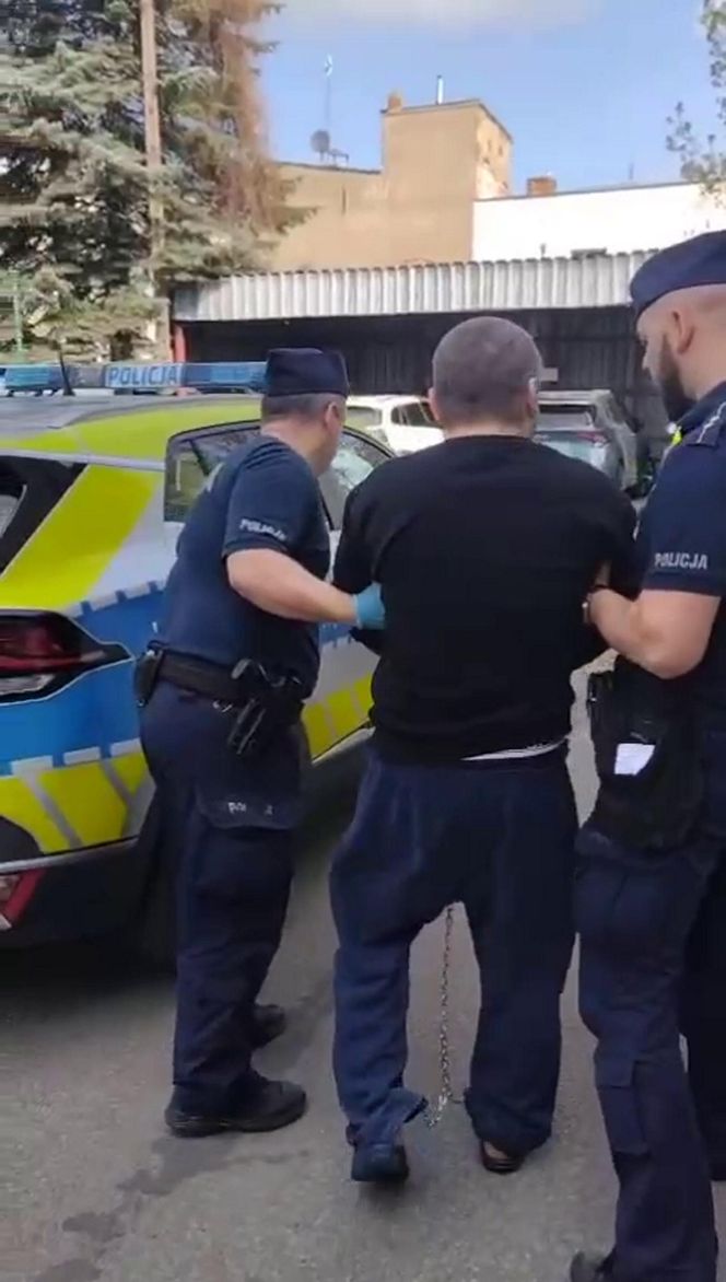 Wtargnął z siekierą do mieszkania