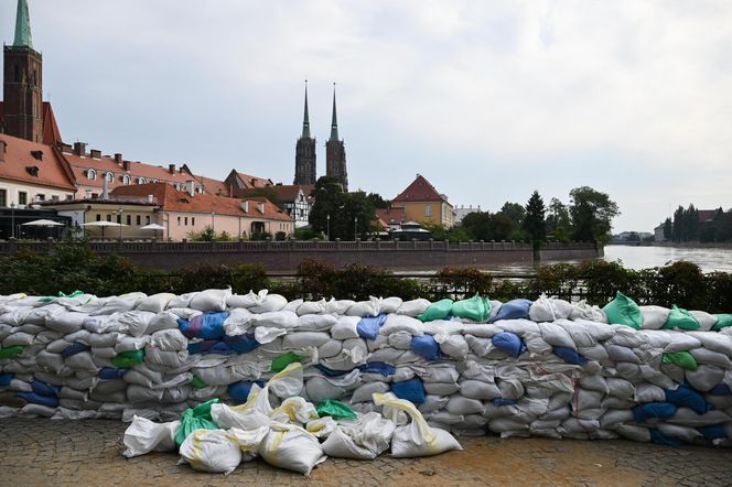 Powódź w Polsce 2024. Fala kulminacyjna przechodzi przez kolejne miasta. Wielkie sprzątanie w zniszczonych miejscowościach