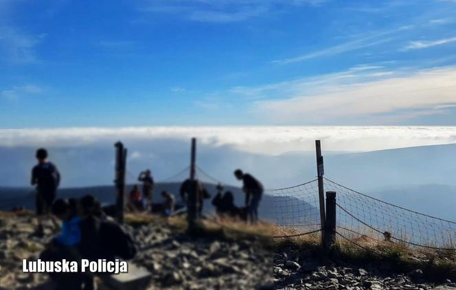 Śnieżka. Stracił równowagę i wpadł w urwisko. Gdy chciał się podnieść, runął w dół! [ZDJĘCIA]