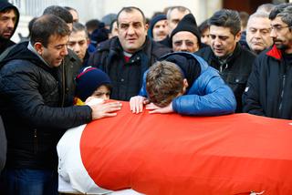 Zamach w Stambule: Zły Mikołaj zabił nam tatusia